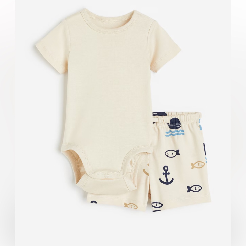 HM. Toddler boy two piece. Top and shorts. Size 2T. EUC